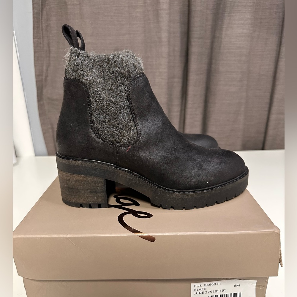 NWB, Crown Vintage lug sole ankle boots, size 6